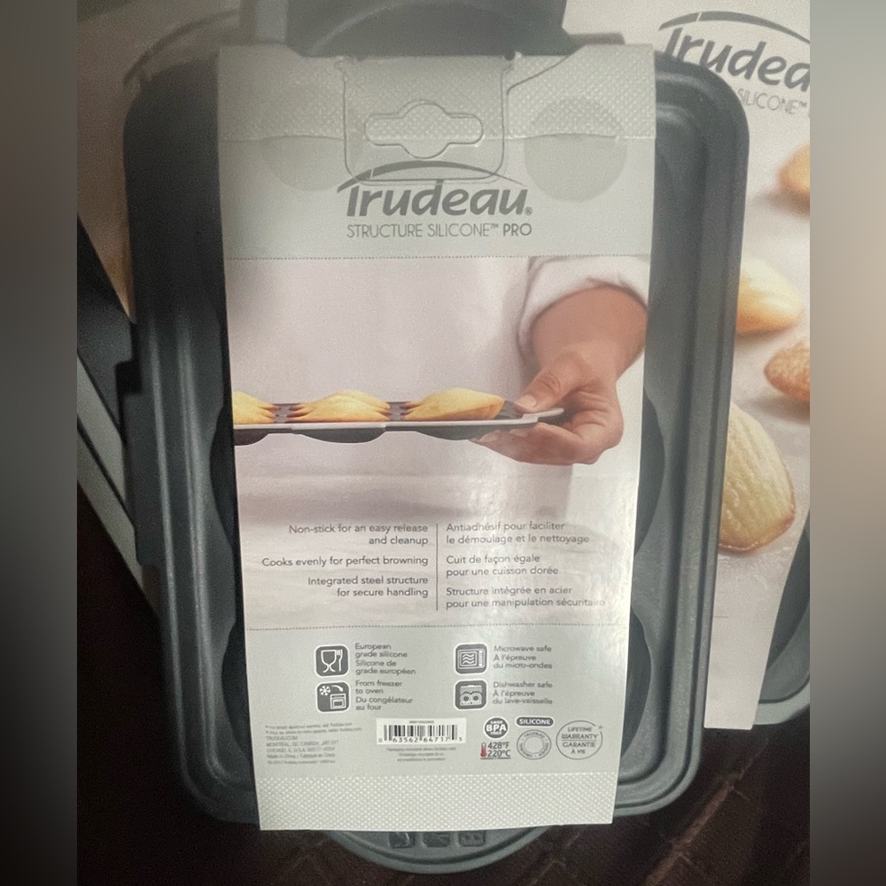 Trudeau Structure Silicone Pro Madeleine Baking Pan 5 avail